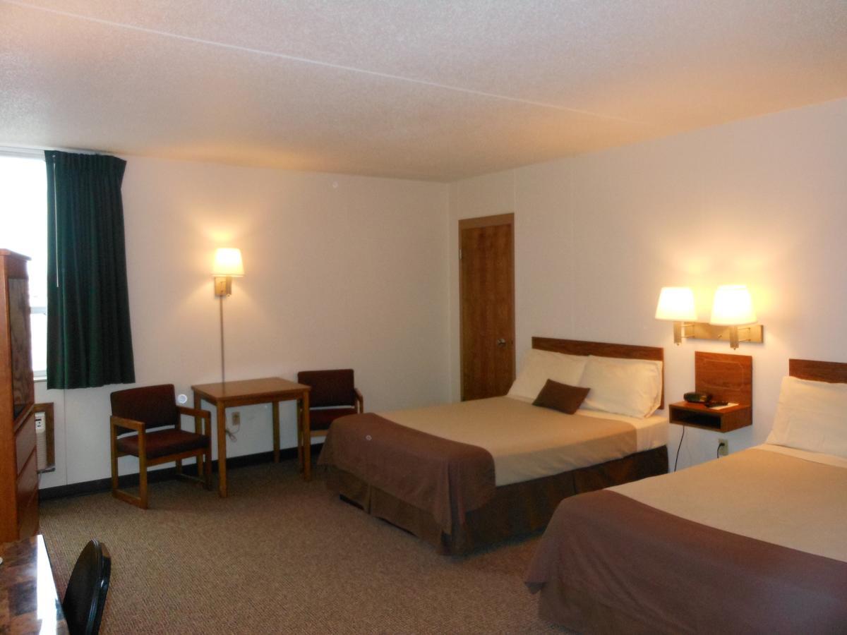 Great American Inn & Suites Devils Lake 外观 照片