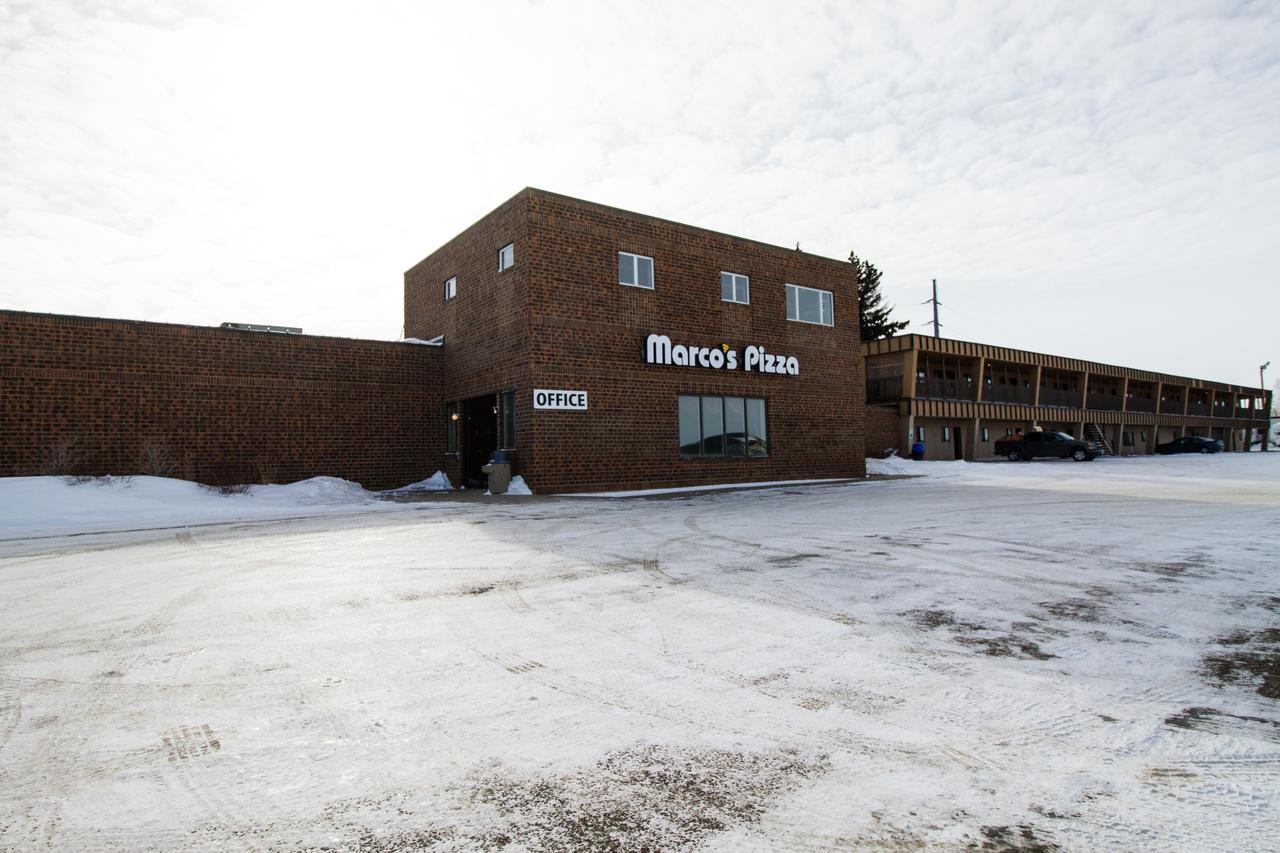 Great American Inn & Suites Devils Lake 外观 照片